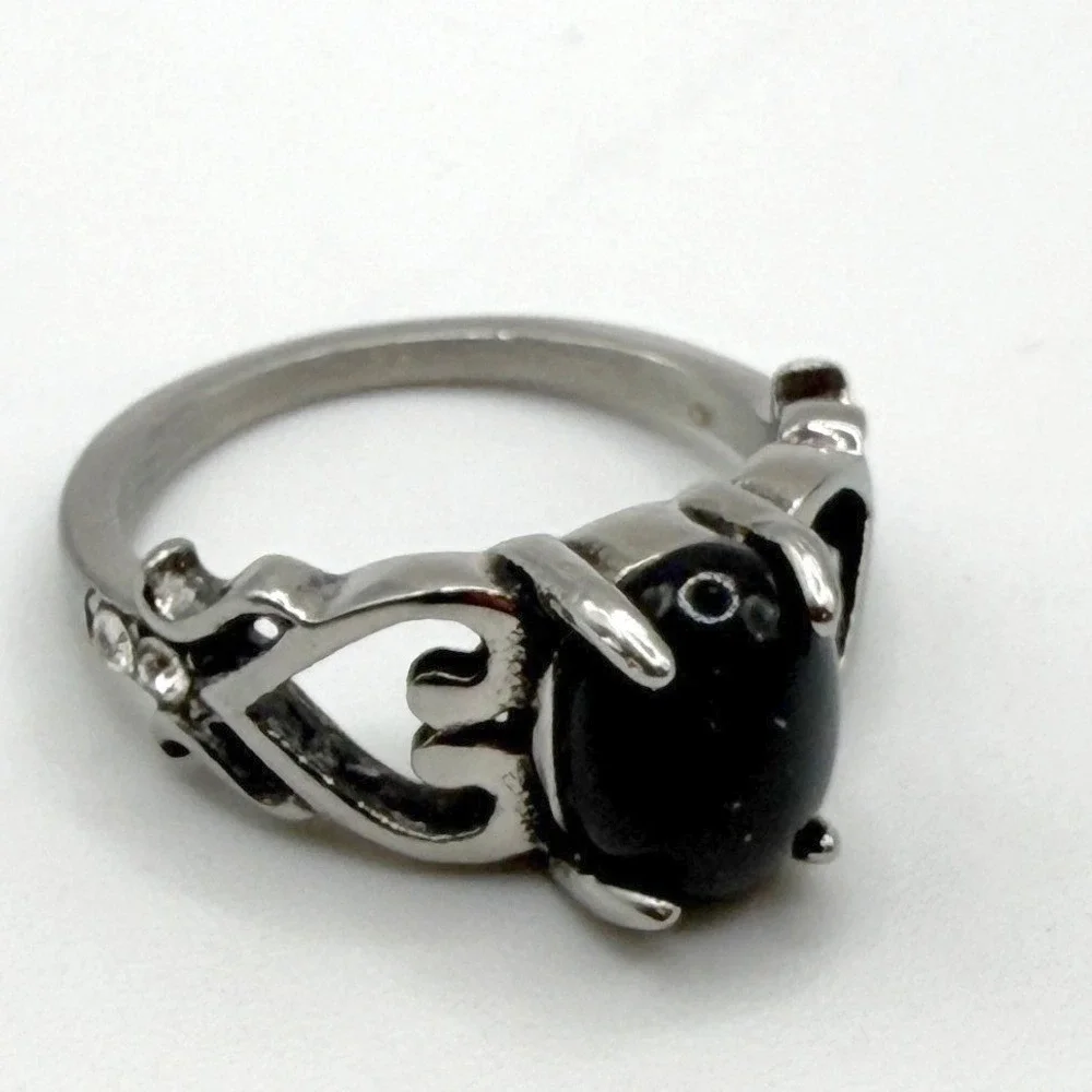 Vintage Style Black Cabochon Ring Silver Tone Scroll Setting Sz 8‎